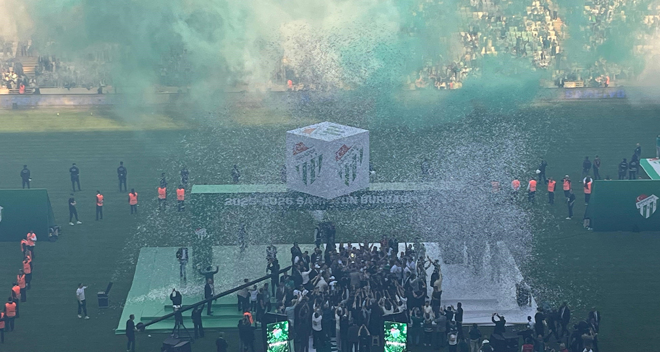 Uşak’ın Ulubey ilçesinde aile içi şiddet ihbarına giden polis ekiplerine pompalı tüfekle ateş açarak 2 polisi yaralayan şüpheli, çıkarıldığı mahkemece tutuklandı.