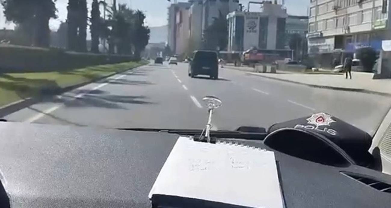 Samsun’da bursluluk sınavı öncesi kimliğini kaybeden öğrenci, polis ekiplerinin hızlı müdahalesi sayesinde sınava son anda yetiştirildi.