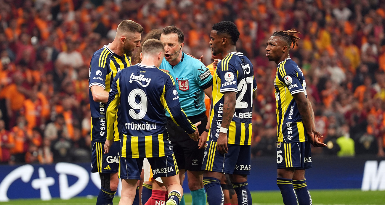 Trendyol Süper Lig’in 31. haftasında deplasmanda Galatasaray’a 3-0 mağlup olan Fenerbahçe, bu sezon ilk kez derbi kaybetti.
