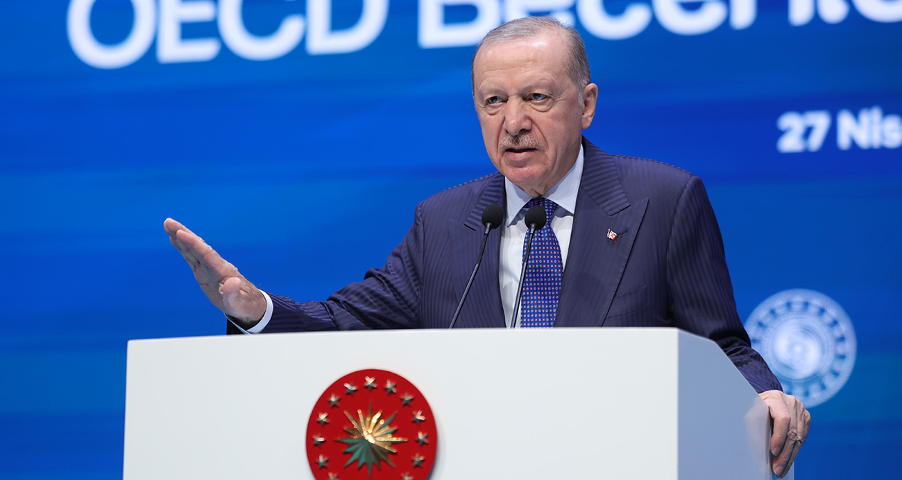 Cumhurbaşkanı Recep Tayyip Erdoğan dünyanın teknoloji ve yapay zekanın öncülüğünü yaptığı keskin bir dönüşüm sürecinden geçtiğini vurgulayarak "Önüne çıkanı sürükleyen bu değişim dalgasını durdurmak, değişime set çekmek mümkün değil. Fakat değişim doğru okumak, doğru yönlendirmek ve sağlıklı bir şekilde yönetmek bizim elimizdedir. Dahası bu biz karar alıcıların asli vazifelerinden biridir" dedi.