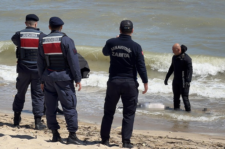 Arnavutköy sahilinde erkek cesedi bulundu