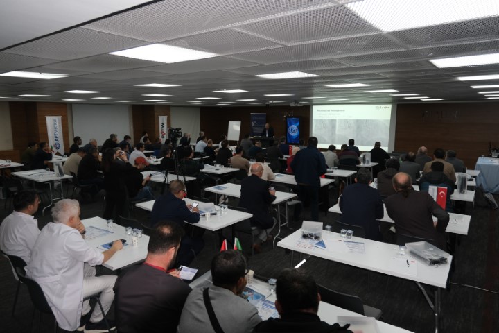 Tam tıkalı damarlar için yeni teknolojiler canlı vakalarla anlatıldı