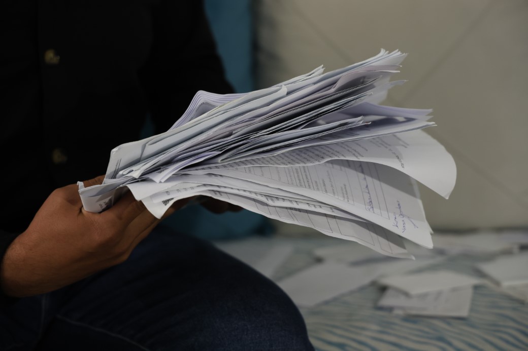 Çocukluk arkadaşına IBAN’ını verdi, hakkında 70 dava açıldı