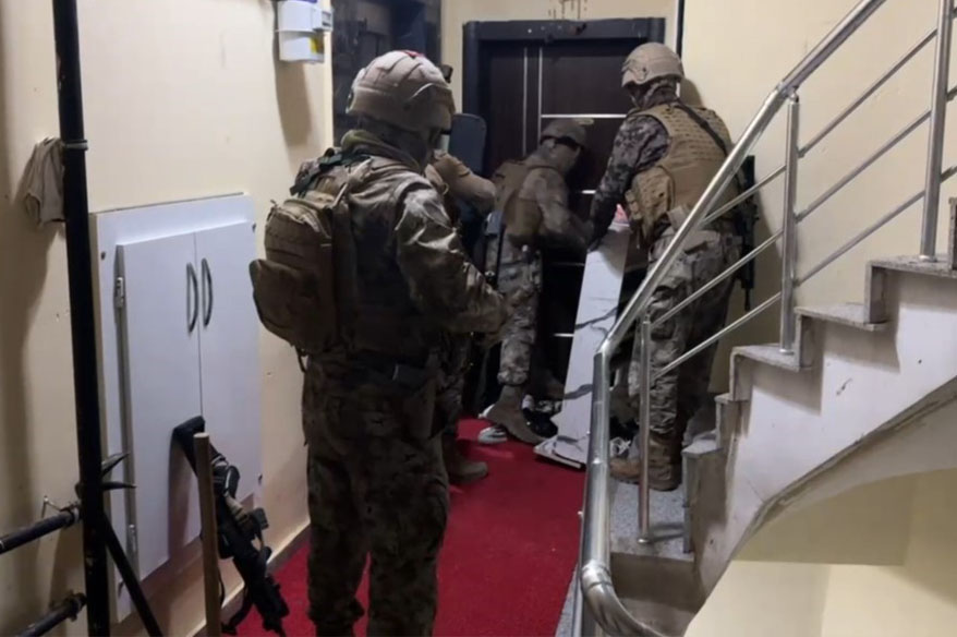 Tefecilere şafak operasyonu: Evden servet çıktı