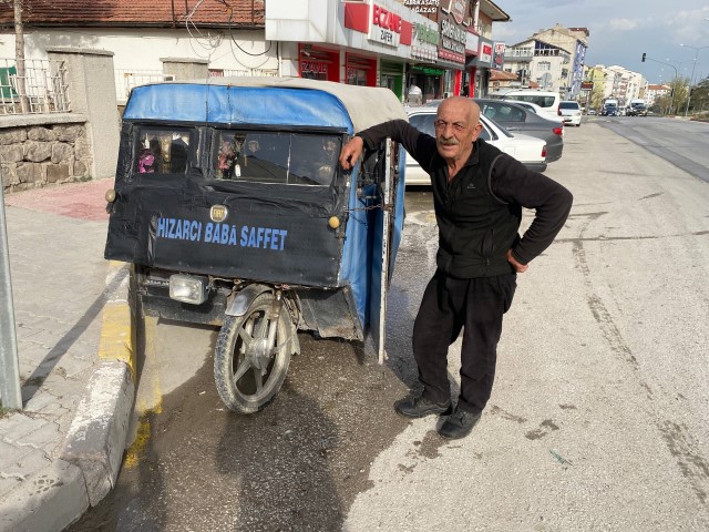 Yarım asırdır her gün bulmaca çözüyor