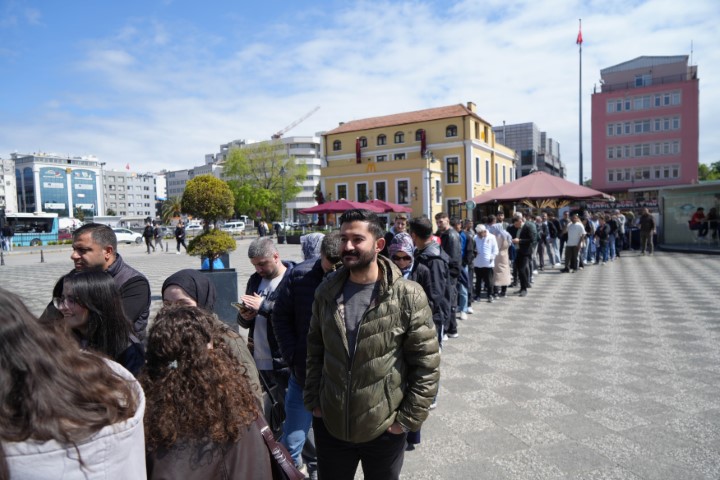 Samsun’da şampiyonluk maçı heyecanı: Biletler için kuyruk oluştu