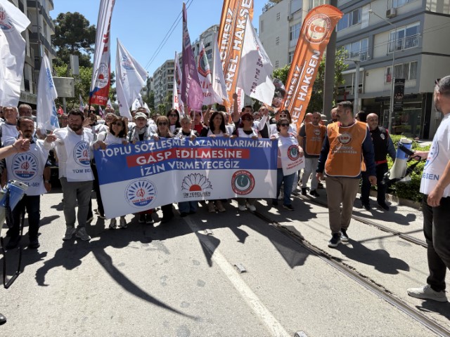 İzmir’de belediye memurları CHP’nin kapısına dayandı