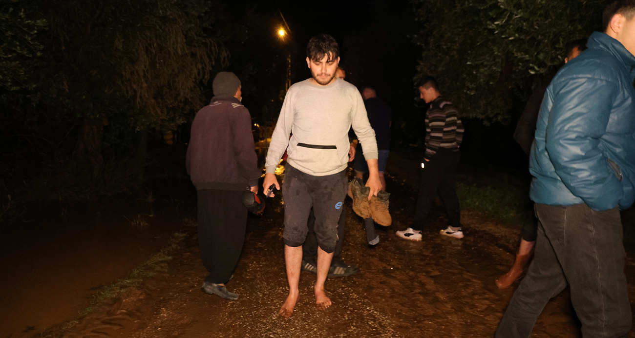 Adana’nın Kozan ilçesinde etkili olan sağanak yağışın ardından meydana gelen sel felaketinde 1 kişi hayatını kaybederken, 1 kişi yaralı olarak kurtuldu. Felakete tanıklık eden vatandaşlar, yaşadıkları dehşet anlarını anlattı.