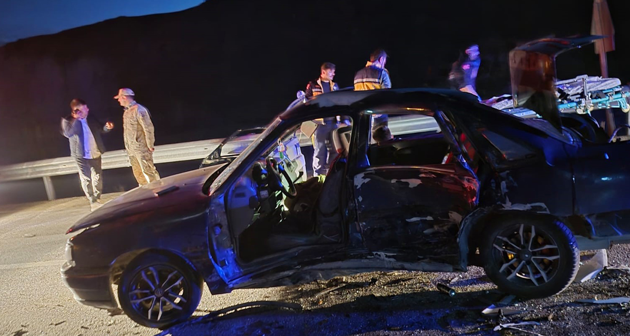 Van’da kaçak göçmenleri taşıyan otomobil kaza yaptı: 7 yaralı