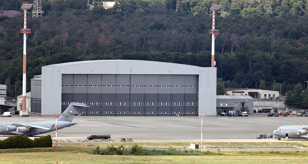 ABD Başkanı Donald Trump'ın Almanya Başbakan Friedrich Merz ile yaşadığı gerilim sonrası ABD askerlerinin sayısını azaltmayı planladığı Almanya'da 20 farklı bölgede yaklaşık 39 bin ABD askeri bulunuyor.