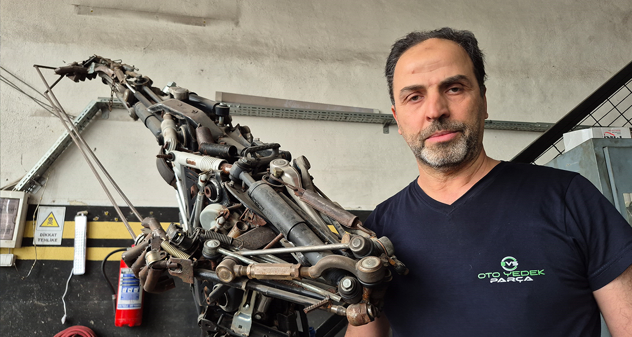 850 parça hurdayı birleştirdi, 200 kiloluk metal figür yaptı