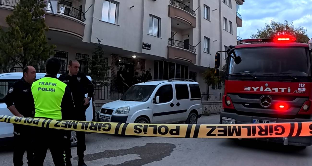 Aksaray’da yalnız yaşadığı evinin mutfağındaki ocakta çıkan yangını söndürmek isteyen yaşlı kadın kıyafetlerinin tutuşması sonucu yanarak hayatını kaybetti.