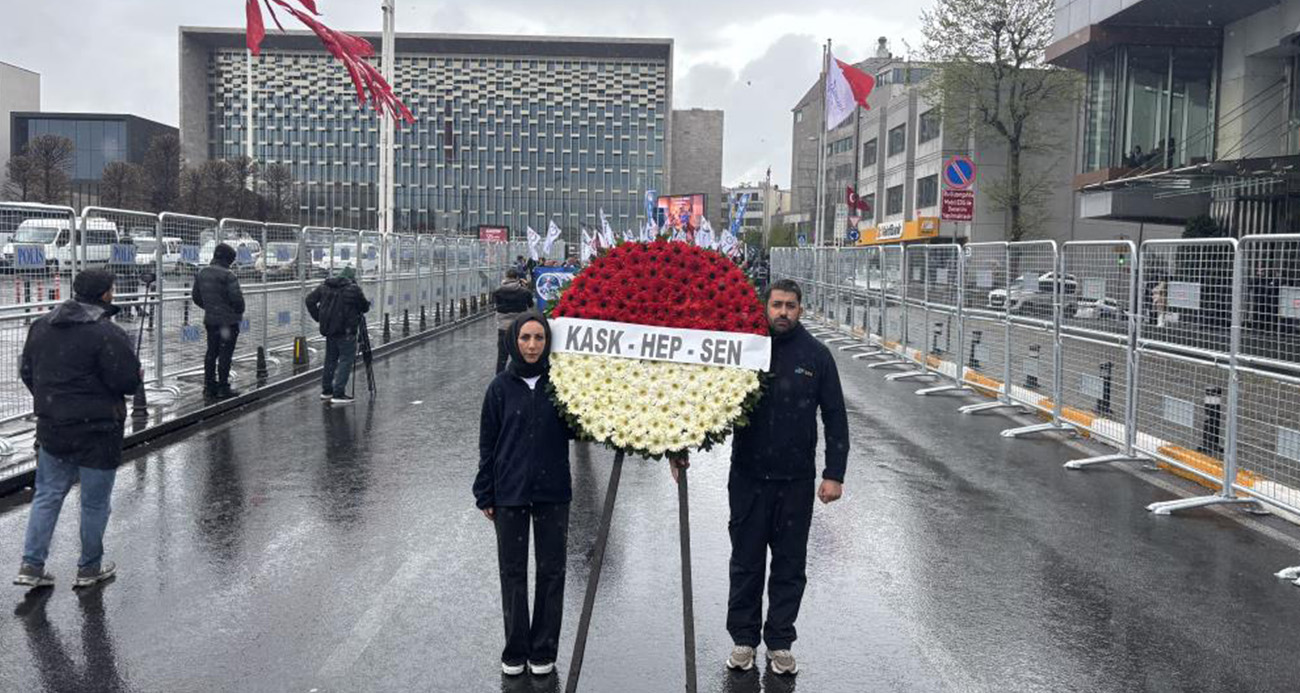 HEP-SEN, 1 Mayıs Emek ve Dayanışma Günü kapsamında Taksim'de bulunan Cumhuriyet Anıtı'na çelenk bıraktı. HEP-SEN Genel Başkanı Yunus Şimşek öncülüğünde günün anlam ve önemine ithafen basın açıklaması yapıldı.