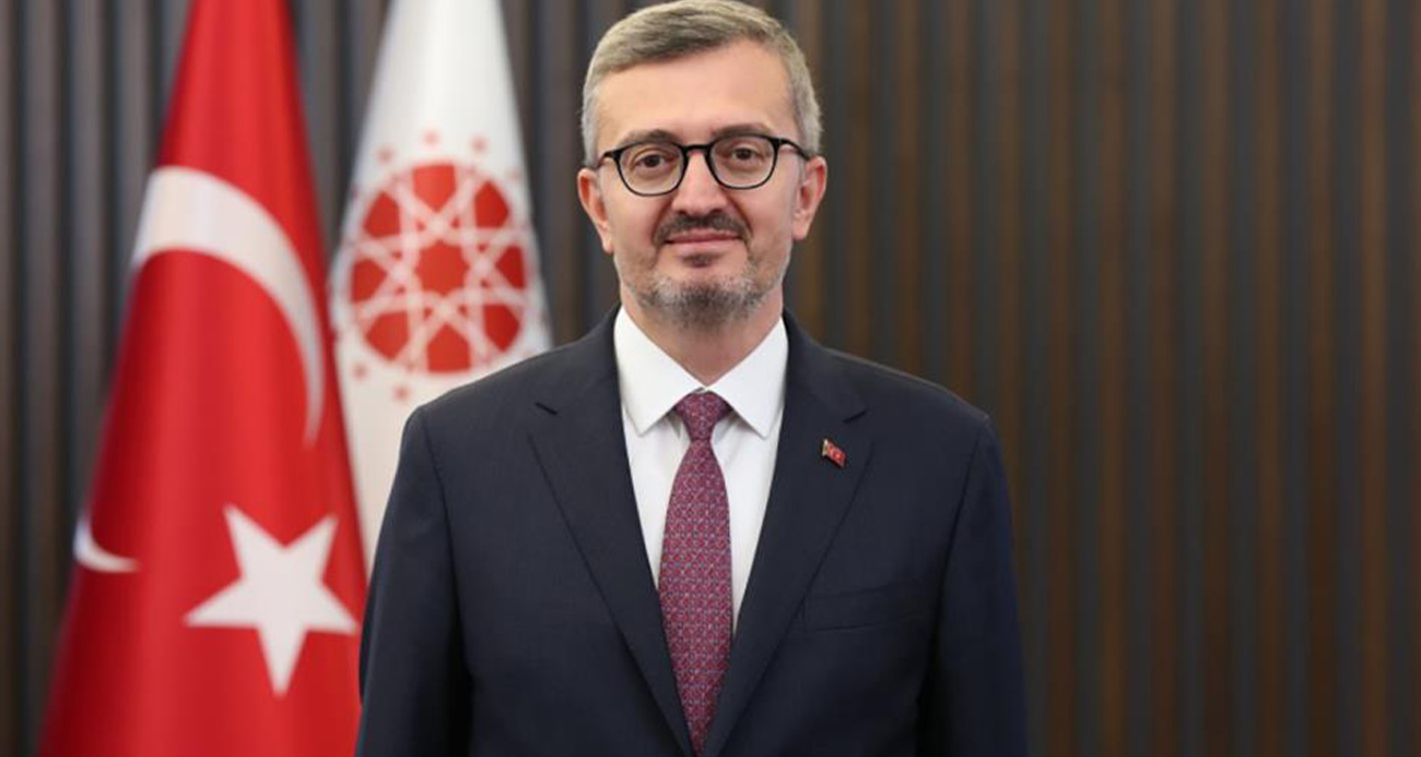Cumhurbaşkanlığı İletişim Başkanı Burhanettin Duran, "Tüm işçi kardeşlerimizin 1 Mayıs Emek ve Dayanışma Günü’nü canı gönülden kutluyorum. Alın teriyle yükselen her değer, ülkemizin yarınlarını inşa eden güçlü bir temeldir" dedi.