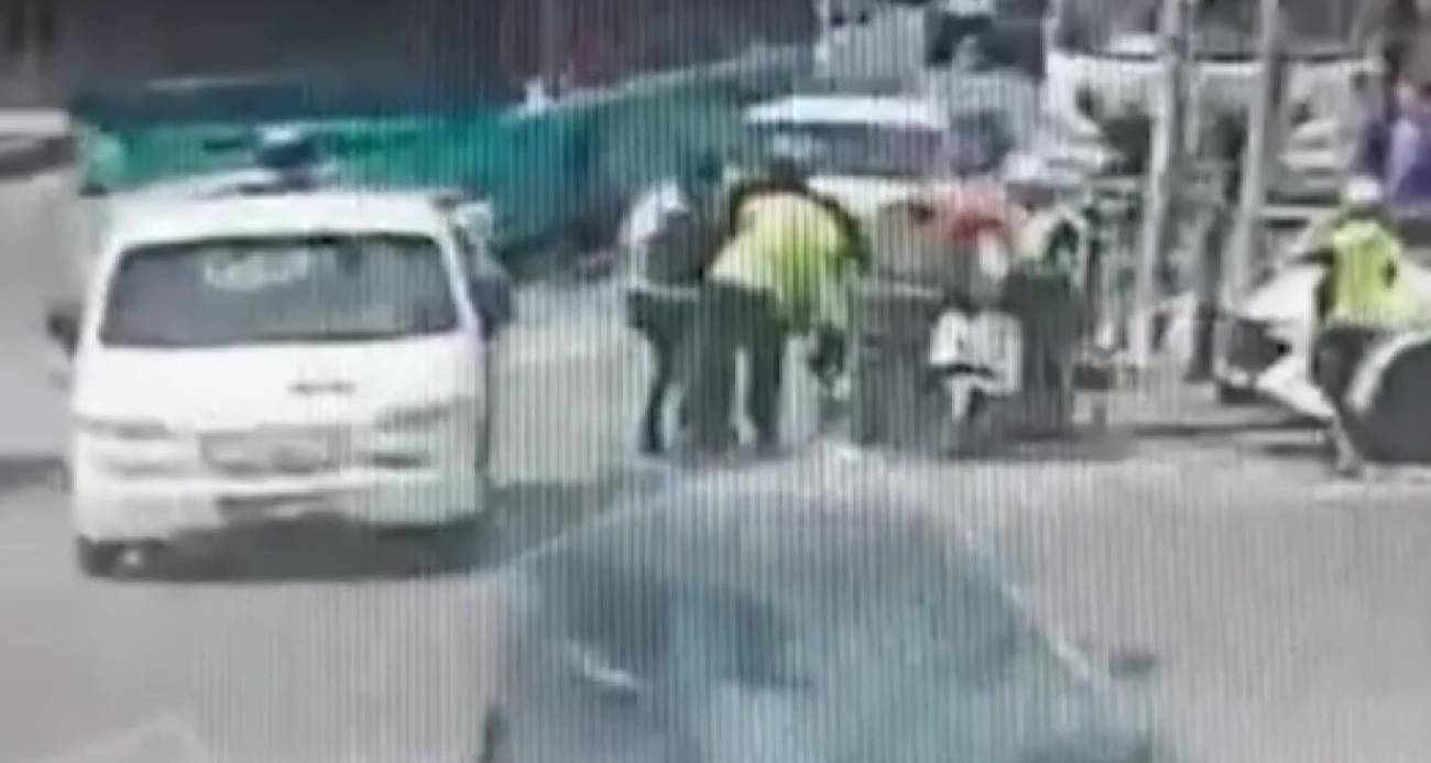 Kayseri’de nefes borusuna cisim kaçan kuryeyi polisin ‘heimlich’ manevrası kurtardı.