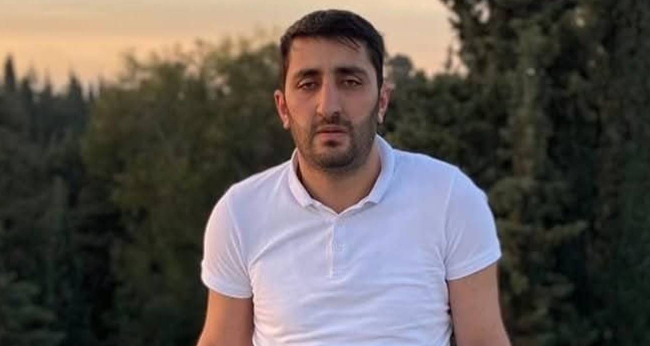 Adana’da 1 Mayıs Emek ve Dayanışma Günü’nde bir marketin deposunda üzerine demir parçası düşen işçi hayatını kaybetti.
