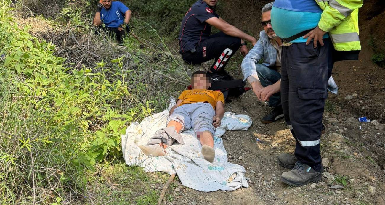 Osmaniye’de kekik toplamak için çıktığı dağlık alanda dere yatağına düşen 12 yaşındaki çocuk yaralandı.
