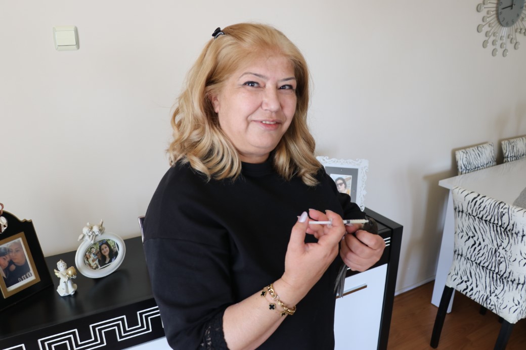 Ölmek üzereyken buldu, evinde bebek gibi besledi