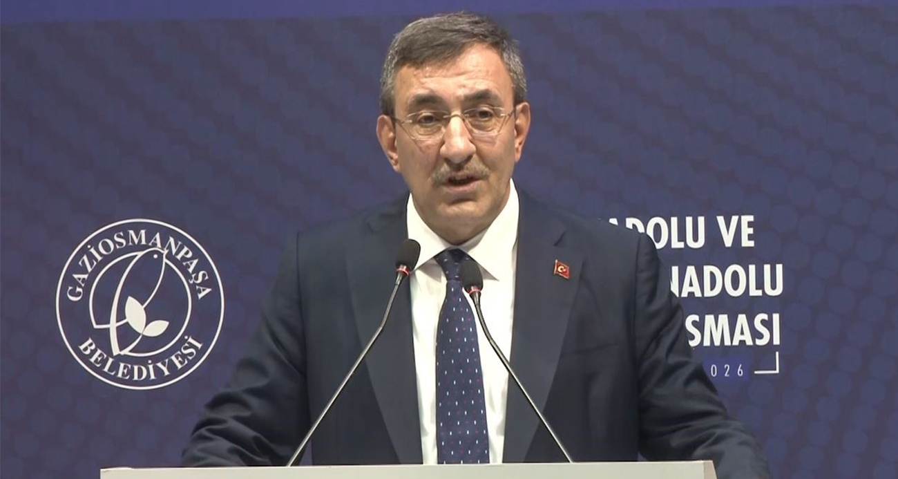 Cumhurbaşkanı Yardımcısı Cevdet Yılmaz, "2003’ten bu yana GAP’a yaptığımız kamu yatırımları 1.9 trilyon lirayı bulmuştur. DAP dediğimiz Doğu Anadolu bölgemizdeyse bu yatırımlar 1.4 trilyon lirayı aşmıştır. Çok ciddi kamu yatırımları yapıldı. Yollar inşa edildi, duble yollar, üniversiteler, havalimanları, hastaneler, kırsala götürülen hizmetler. Bütün bunlarla Doğu, Güneydoğu artık farklı bir noktaya gelmiş durumda" dedi.
