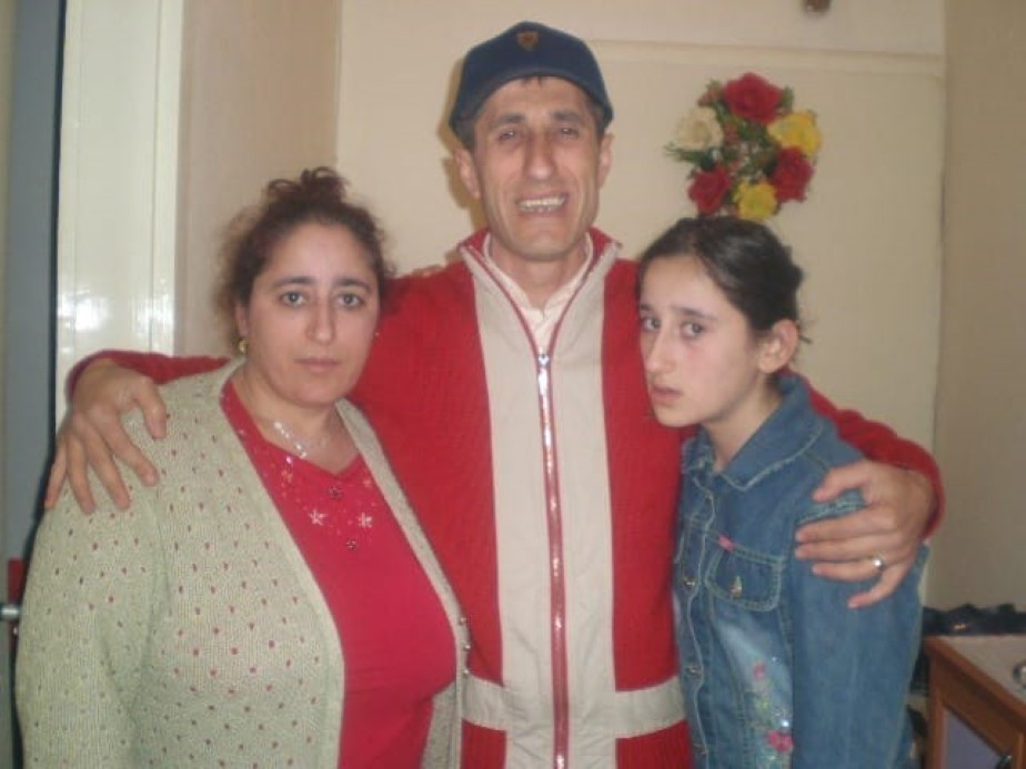 15 yıldır kayıp kızının izini süren gözü yaşlı anne: 