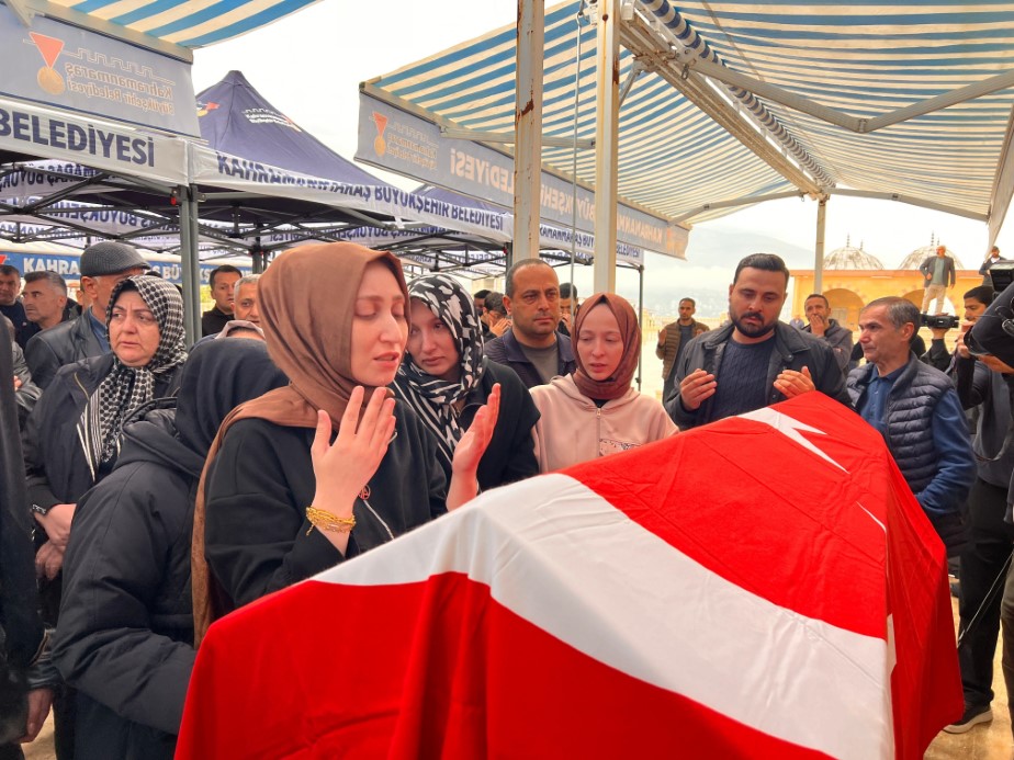 11 yaşındaki Almina’nın son yolculuğunda annenin ağıtları yürek yaktı