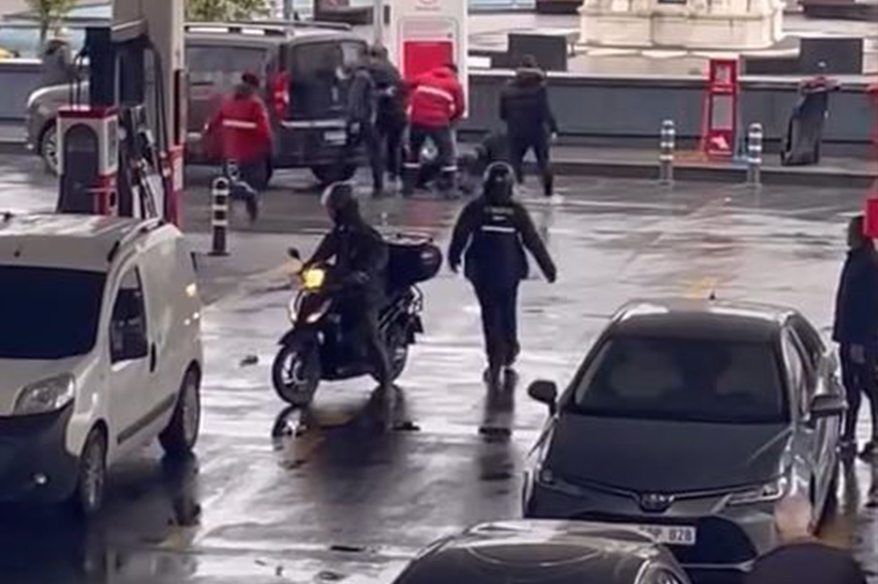 Başakşehir’de akaryakıt istasyonunda tekmeli yumruklu kavga