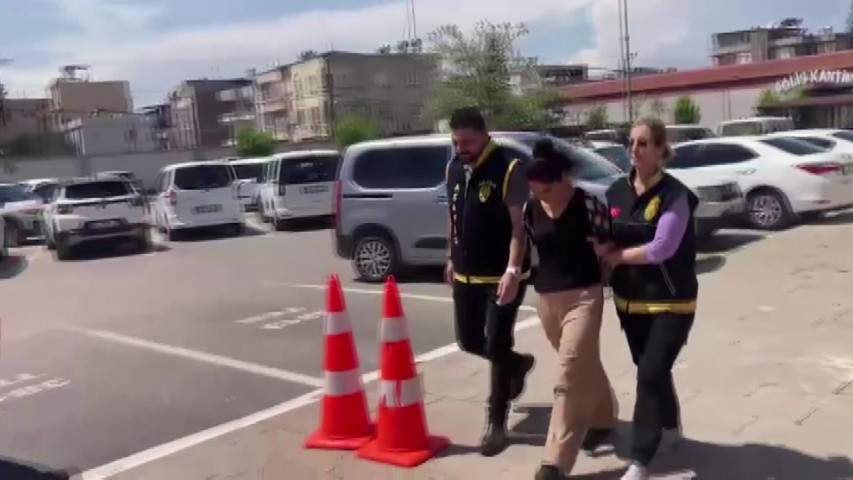 Teyze ve yeğenin çaldığı parayla alışveriş yaptığı anlar görüntülendi