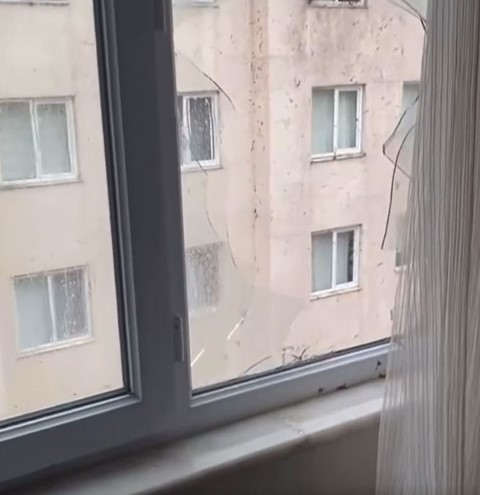 Gaziantep’te şiddetli yağış bir evin çatısını yıktı, vatandaş yaşadıklarını canlı yayında ağlayarak anlattı