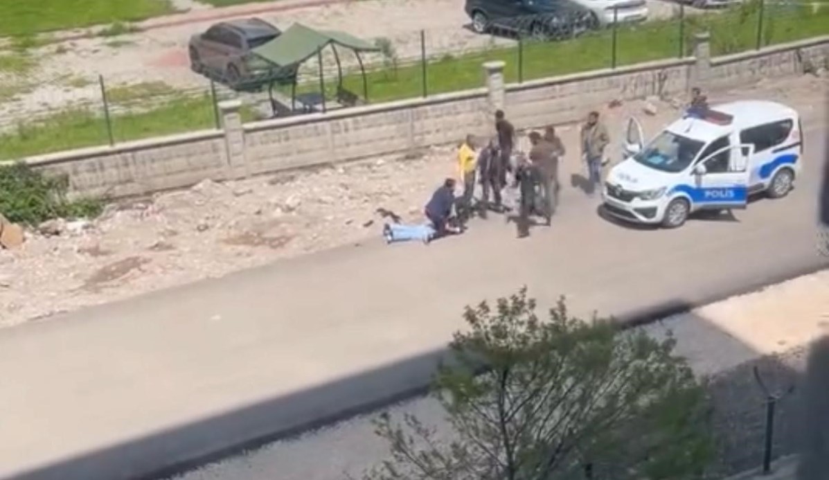 Okul çevresinde peş peşe silah sıkıldı, öğrenciler ve veliler korku dolu anlar yaşadı