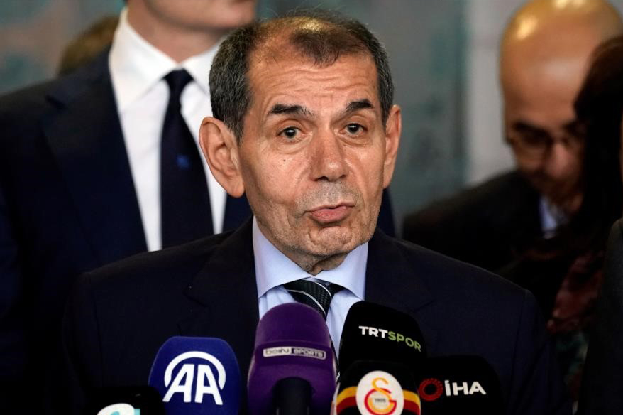 Dursun Özbek, listesini divan kuruluna teslim etti