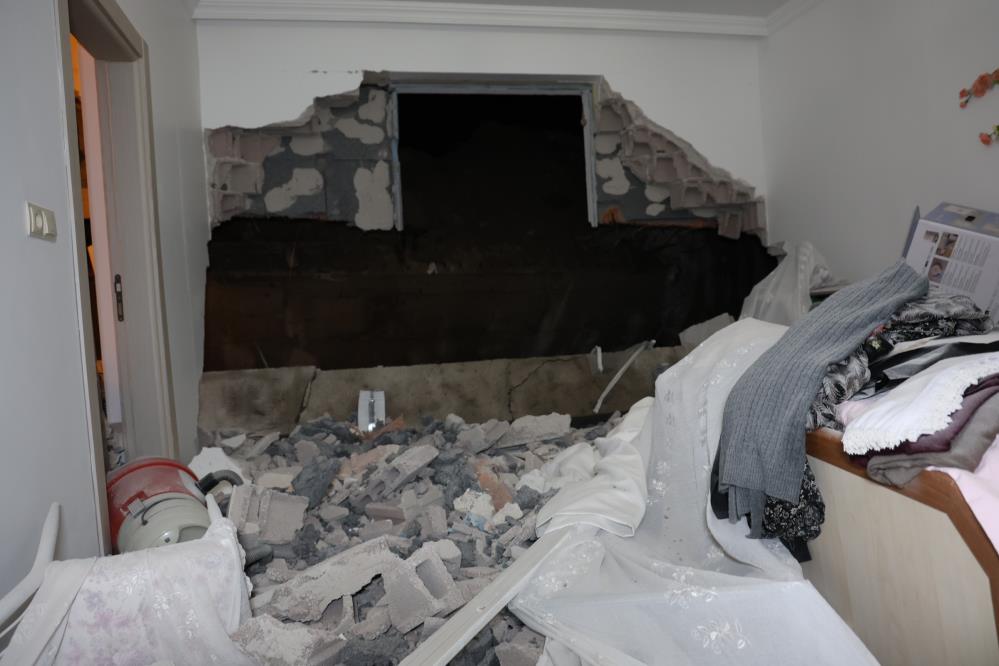 Nevşehir’de çöken istinat duvarı evlerin içine girdi: 10 ev tahliye edildi