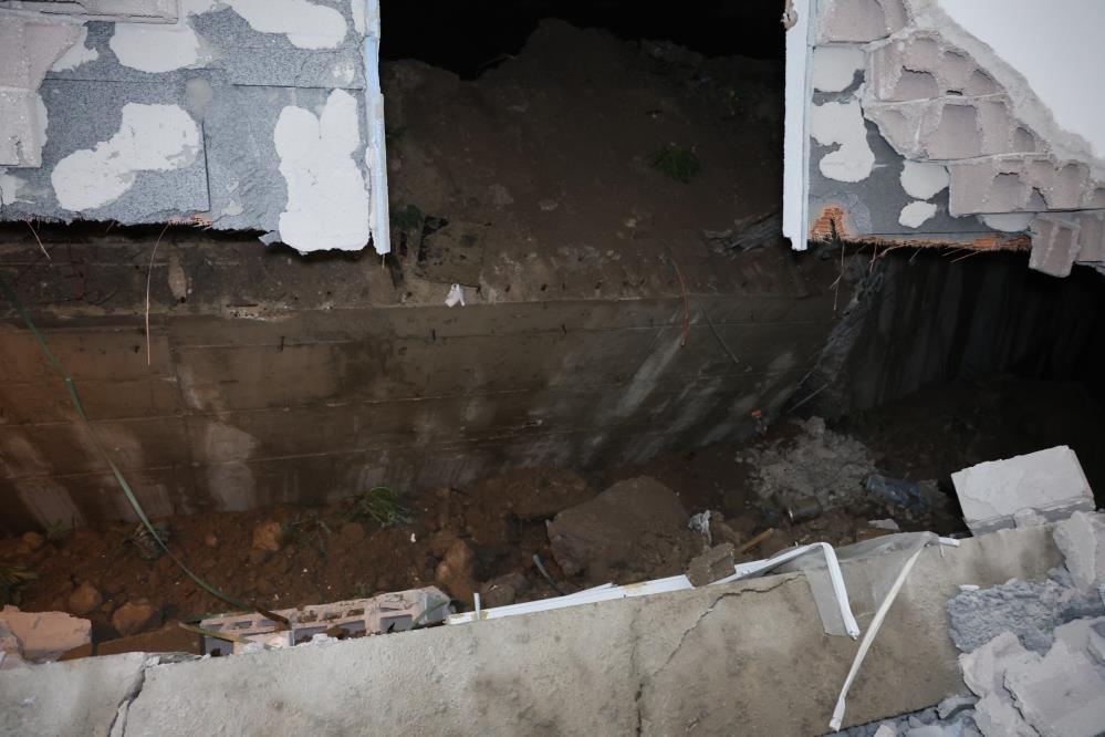 Nevşehir’de çöken istinat duvarı evlerin içine girdi: 10 ev tahliye edildi