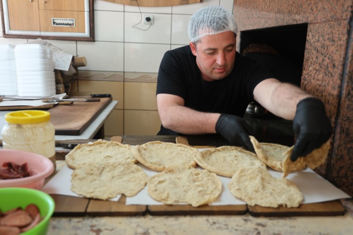 Lezzetini aroması ve odun ateşinden alan Anadolu’nun pizzası: ‘Yağ somunu’
