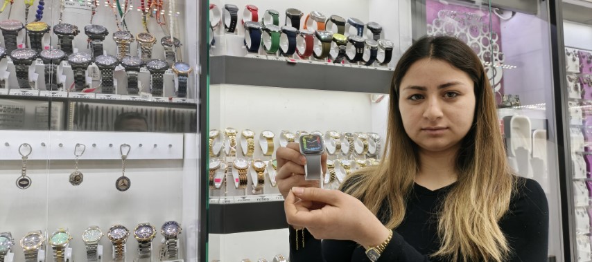 Birini satın aldı, diğerini çaldı: O anlar kamerada