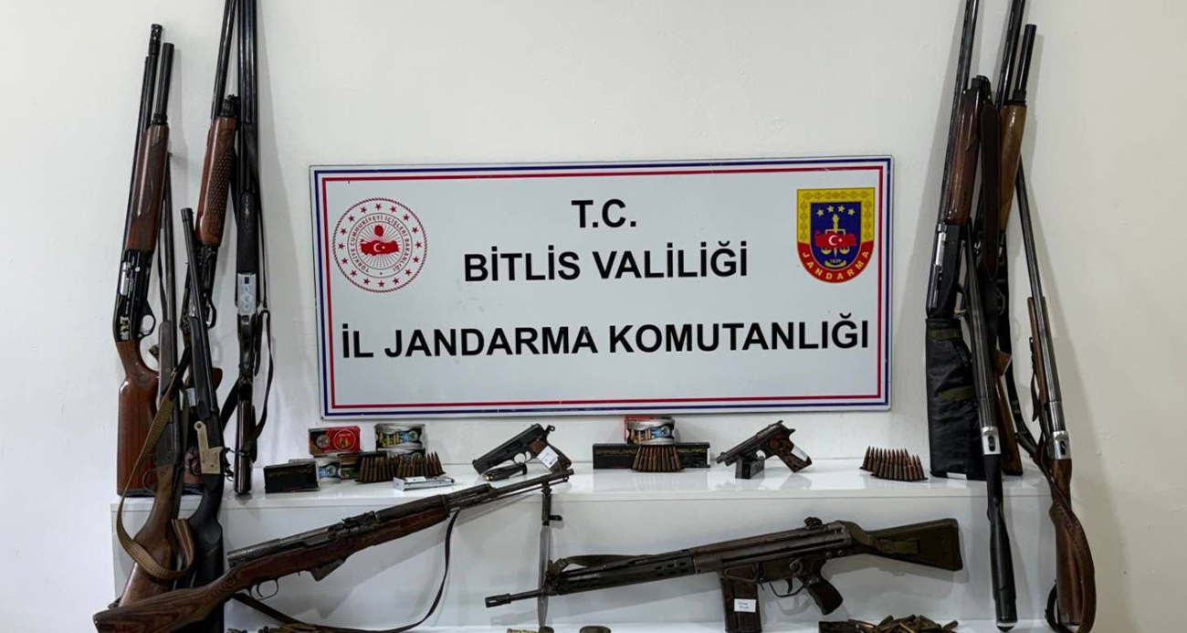 Bitlis’te 20 adrese eş zamanlı baskın: Çok sayıda silah, mühimmat ele geçirildi