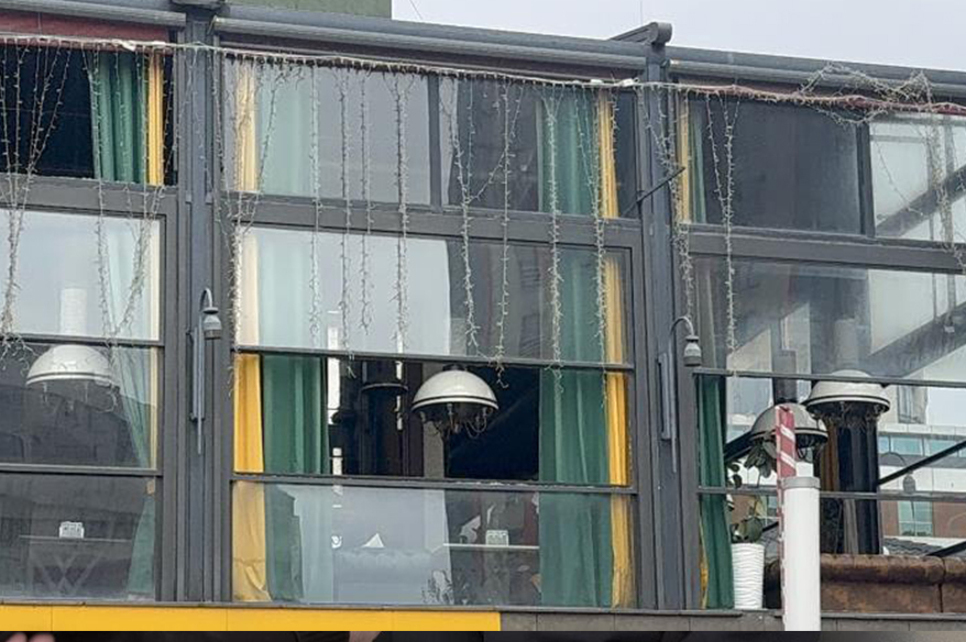 17 yaşındaki saldırgan işyerini kurşunladı, üzerinden el bombası çıktı