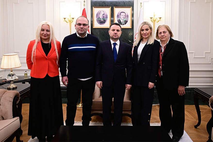Bakan Gürlek, Çağla Tuğaltay’ın ailesiyle bir araya geldi