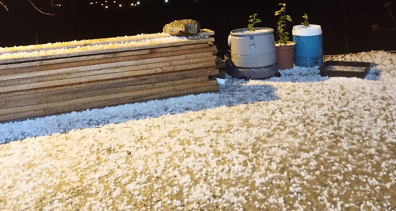 Elazığ’ın Baskil ilçesinde dolu yağışı etkili oldu.