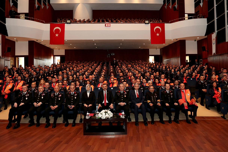 İçişleri Bakanı Çiftçi, subay ve astsubay adaylarıyla bir araya geldi