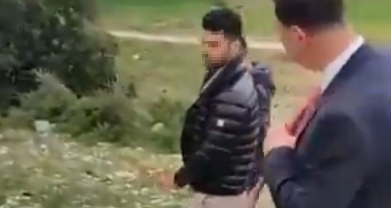 Burdur’da silahla vurularak öldürüldükten sonra cesedi yakılan Kübra Yapıcı cinayetinde suç aleti tabanca Ağlasun ilçesinde İlyas Umut D. tarafından yeri gösterilerek bulundu.