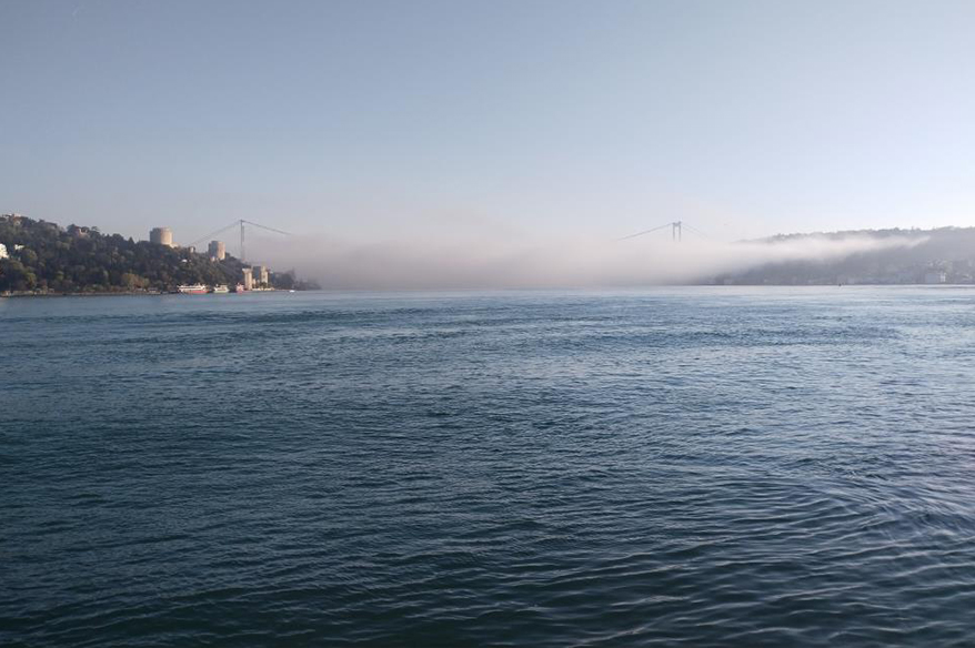 İstanbul’da yoğun sis: Boğaz hattı trafiğe kapatıldı