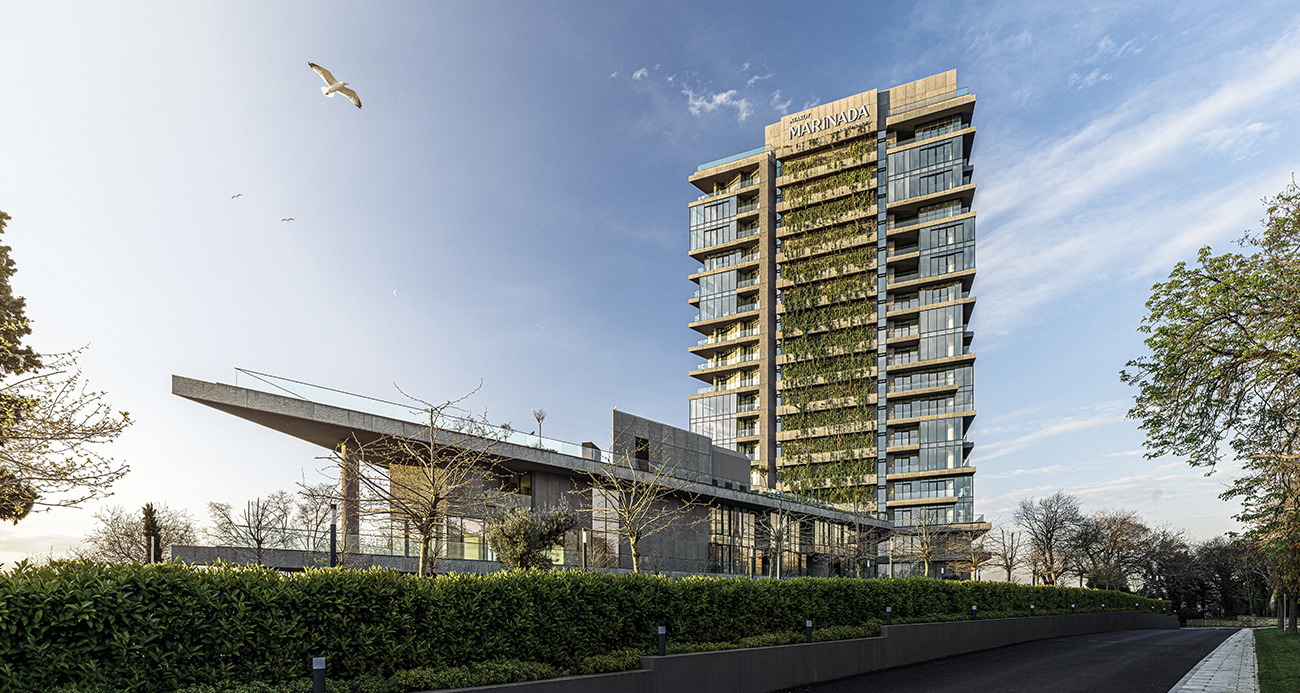 Hakan Bucak Gayrimenkul, İstanbul’un merkezinde marina yaşamını üst segment konut deneyimiyle buluşturan Marinada Residence projesini tanıttı. Sınırlı sayıda bağımsız bölümden oluşan proje, lokasyonu ve sunduğu yaşam standardıyla öne çıkıyor.