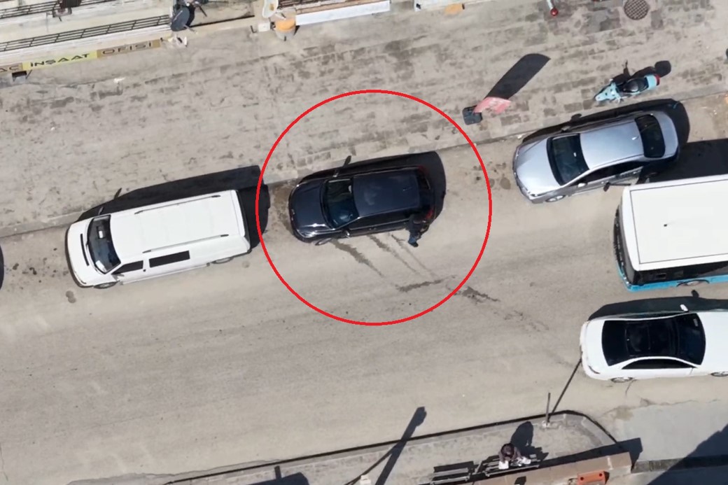 Kırıkkale’de trafik uygulamasını fark edince geri manevra yaparak kaçmaya çalışan ehliyetsiz sürücü, polisin havadan takibiyle adım adım izlendi.
