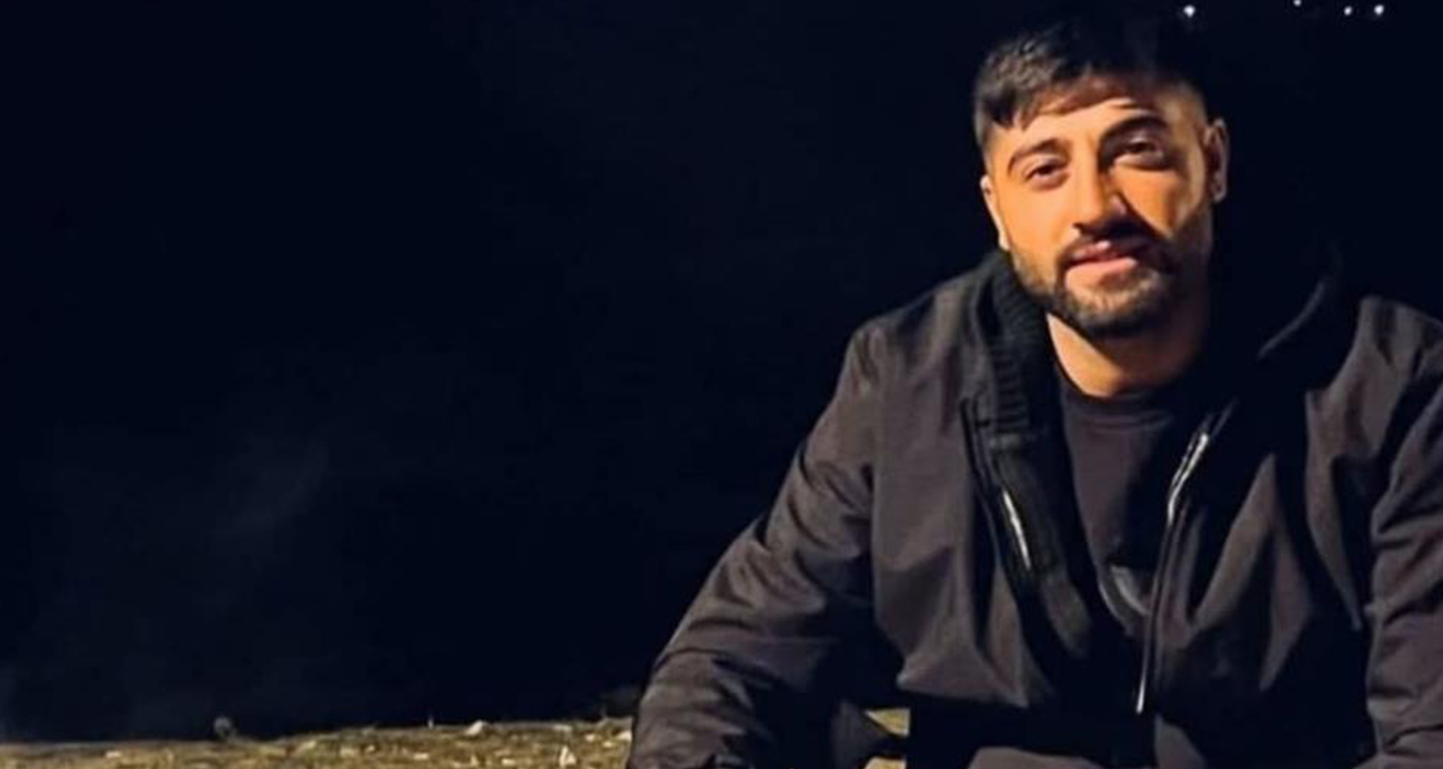 Ağrı’nın Doğubayazıt ilçesinde akrabalar arasında çıkan silahlı kavgada 1 kişi hayatını kaybetti. Olayın ardından kaçan baba ve oğlu, jandarma ekiplerince yakalanarak gözaltına alındı.
