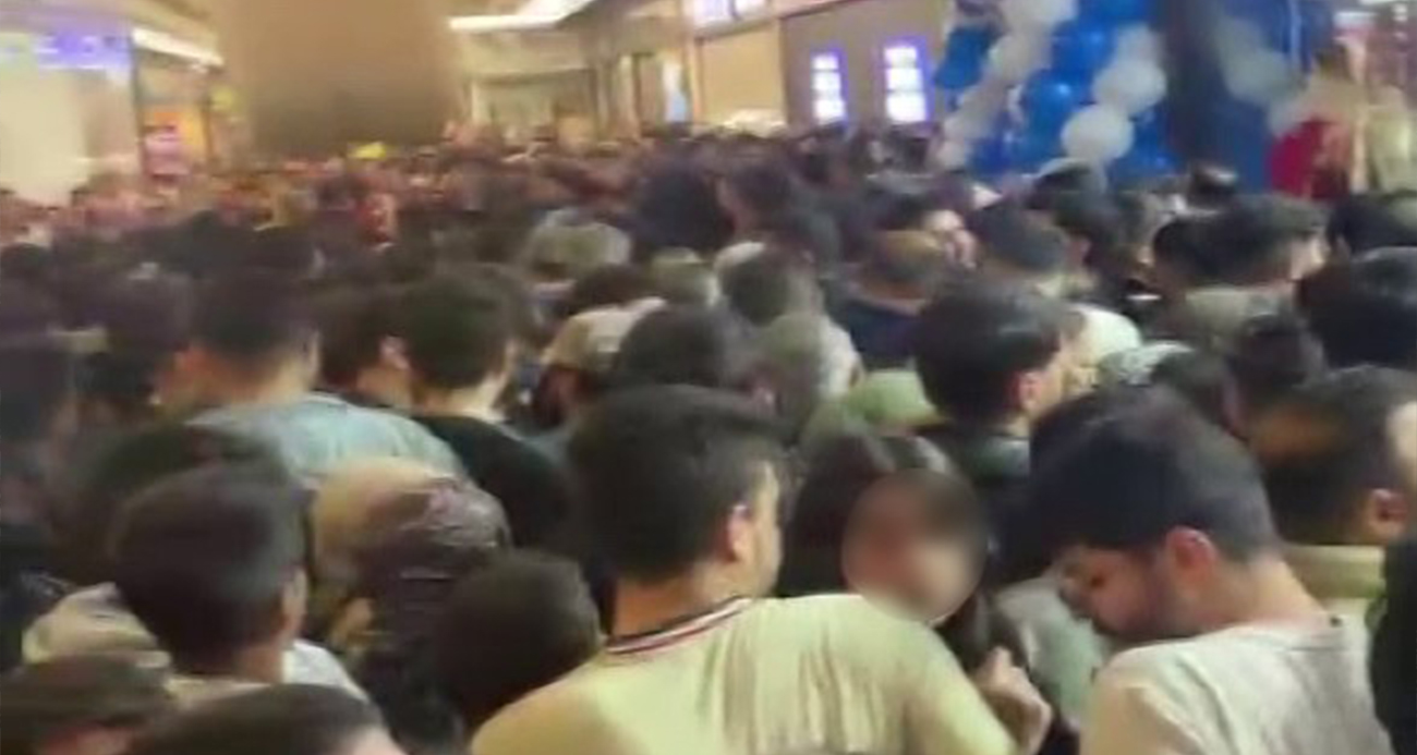 Mağaza açılışında izdiham yaşandı