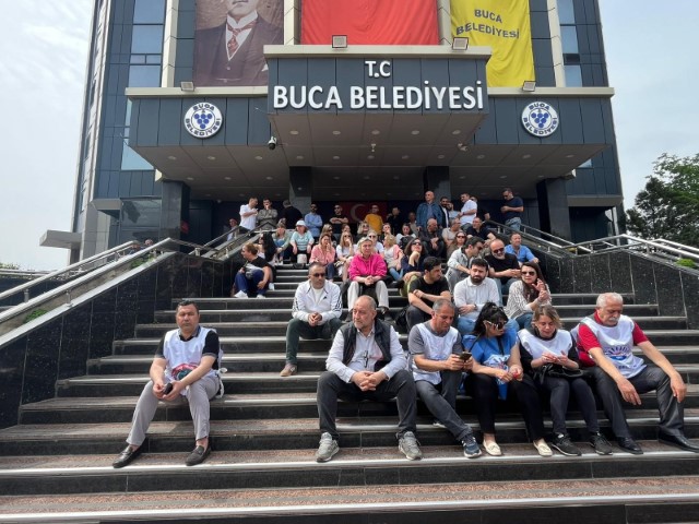 Buca Belediyesinde memur eylemi sürüyor: Tam gün iş bıraktılar