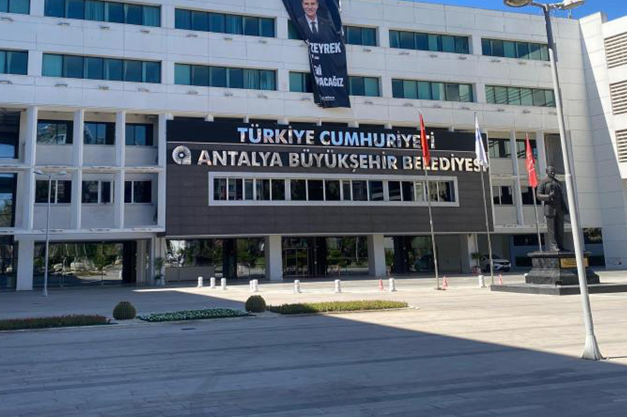 Antalya Büyükşehir davasında ara karar: Muhittin ve Gökhan Böcek’e tutukluluğa devam, Fazlı Ateş’e tahliye