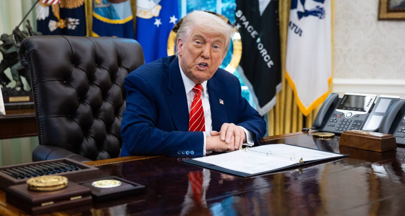 ABD Başkanı Donald Trump, "Rusya-Ukrayna arasında 9-10-11 Mayıs tarihlerinde 3 günlük ateşkes ilan edileceğini duyurmaktan gurur duyuyorum. Bu ateşkes, bütün kinetik faaliyetlerin askıya alınmasını kapsayacak ve aynı zamanda iki ülke de biner kişilik esir takası gerçekleştirecek" dedi.