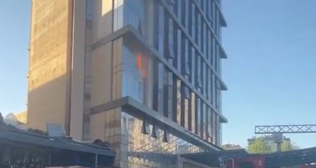 Diyarbakır’ın merkez Kayapınar ilçesinde inşaat halindeki bir otelde çıkan yangında 13 kişi dumandan etkilendi.