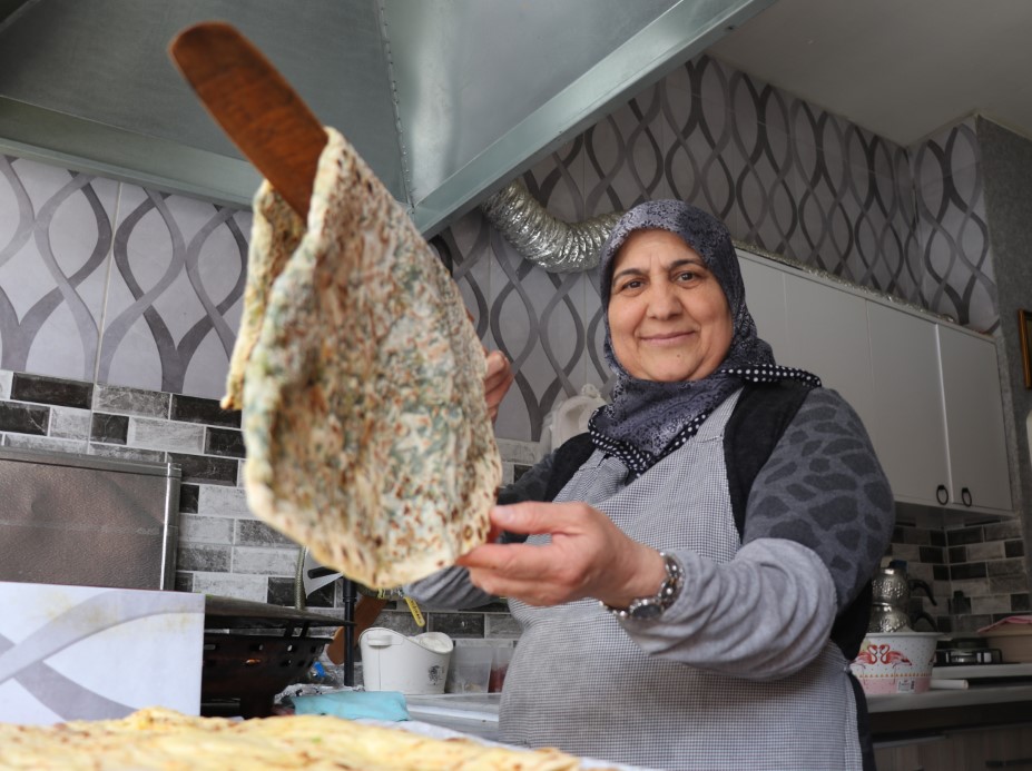 ’Kadınsın yapamazsın’ dediler, gözleme satarak 10 çocuk büyüttü